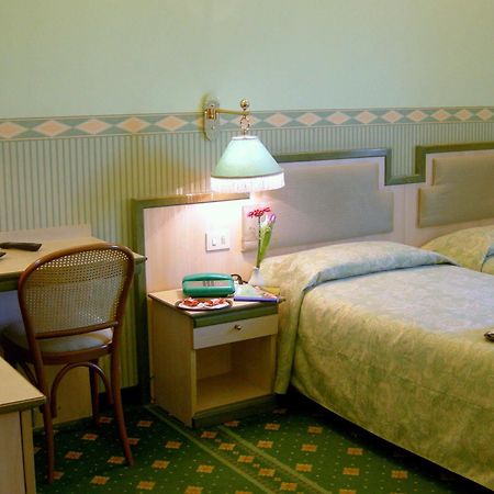 Buenos Aires Hotel Милано Екстериор снимка
