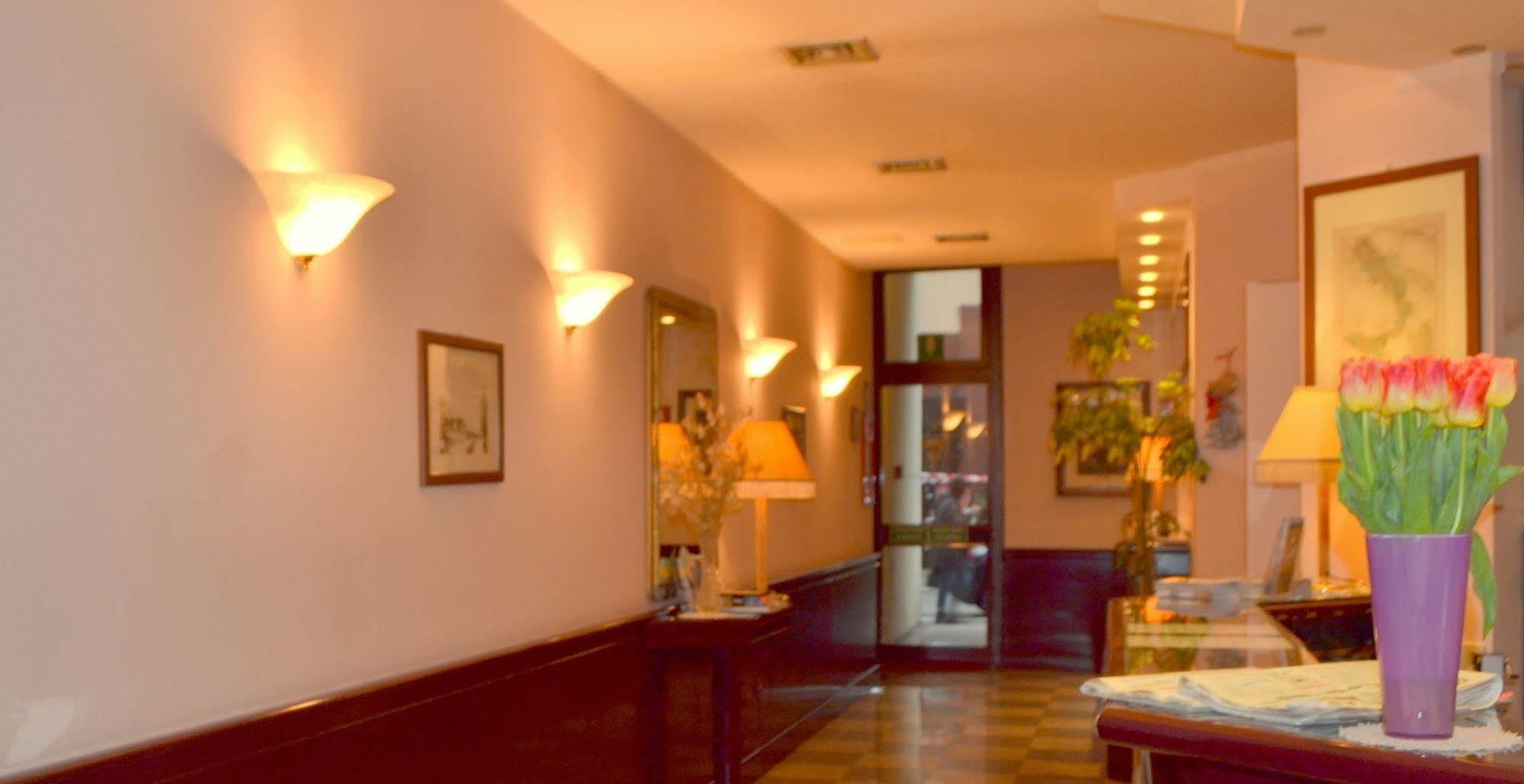 Buenos Aires Hotel Милано Екстериор снимка