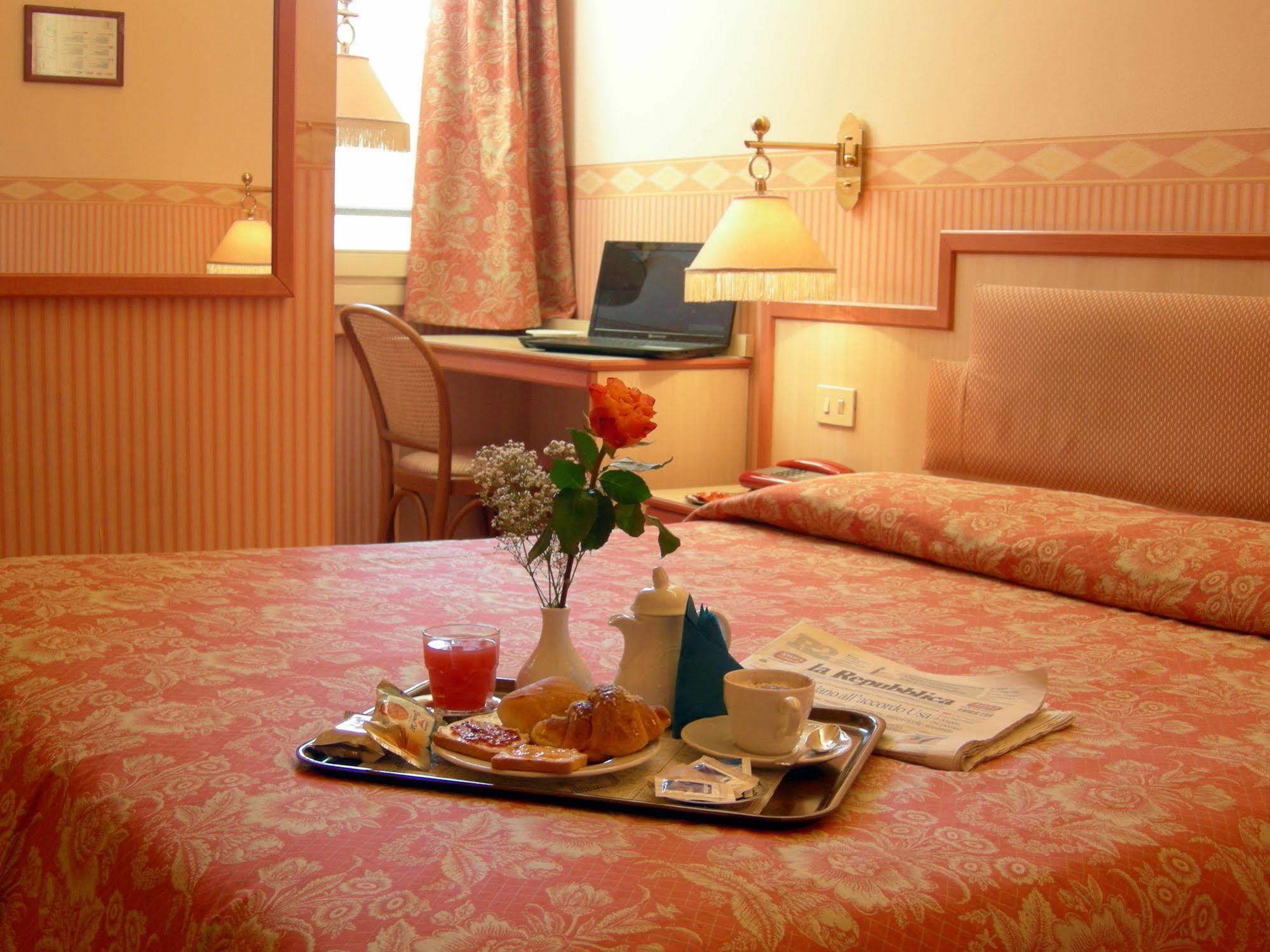 Buenos Aires Hotel Милано Екстериор снимка