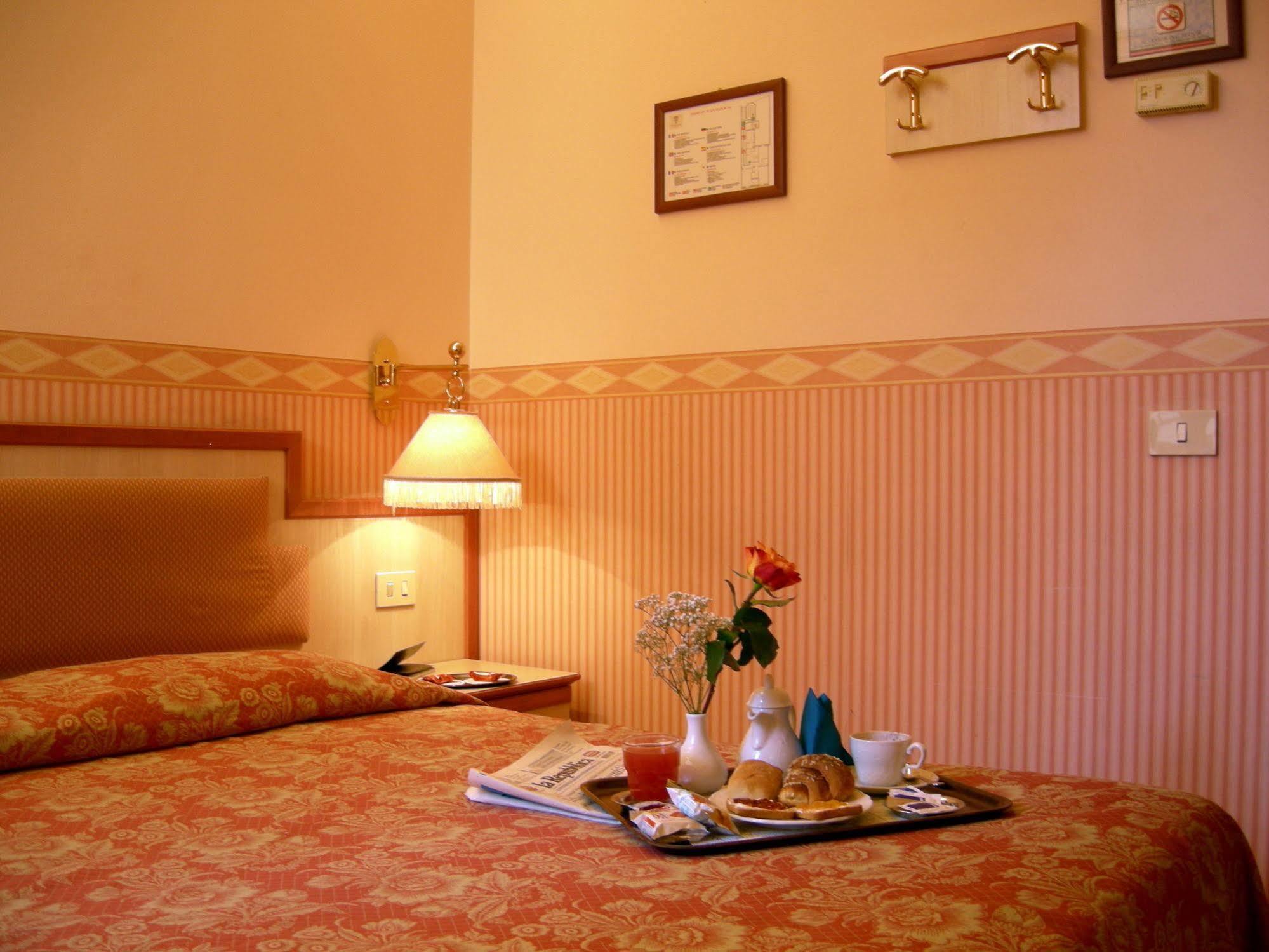 Buenos Aires Hotel Милано Екстериор снимка