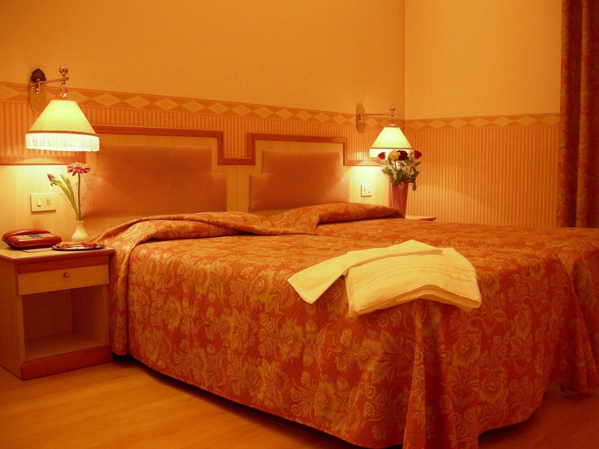 Buenos Aires Hotel Милано Екстериор снимка